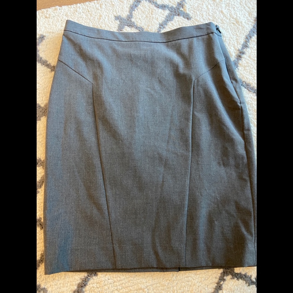 NWT THE LIMITED PENCIL SKIRT IN SIZE 6